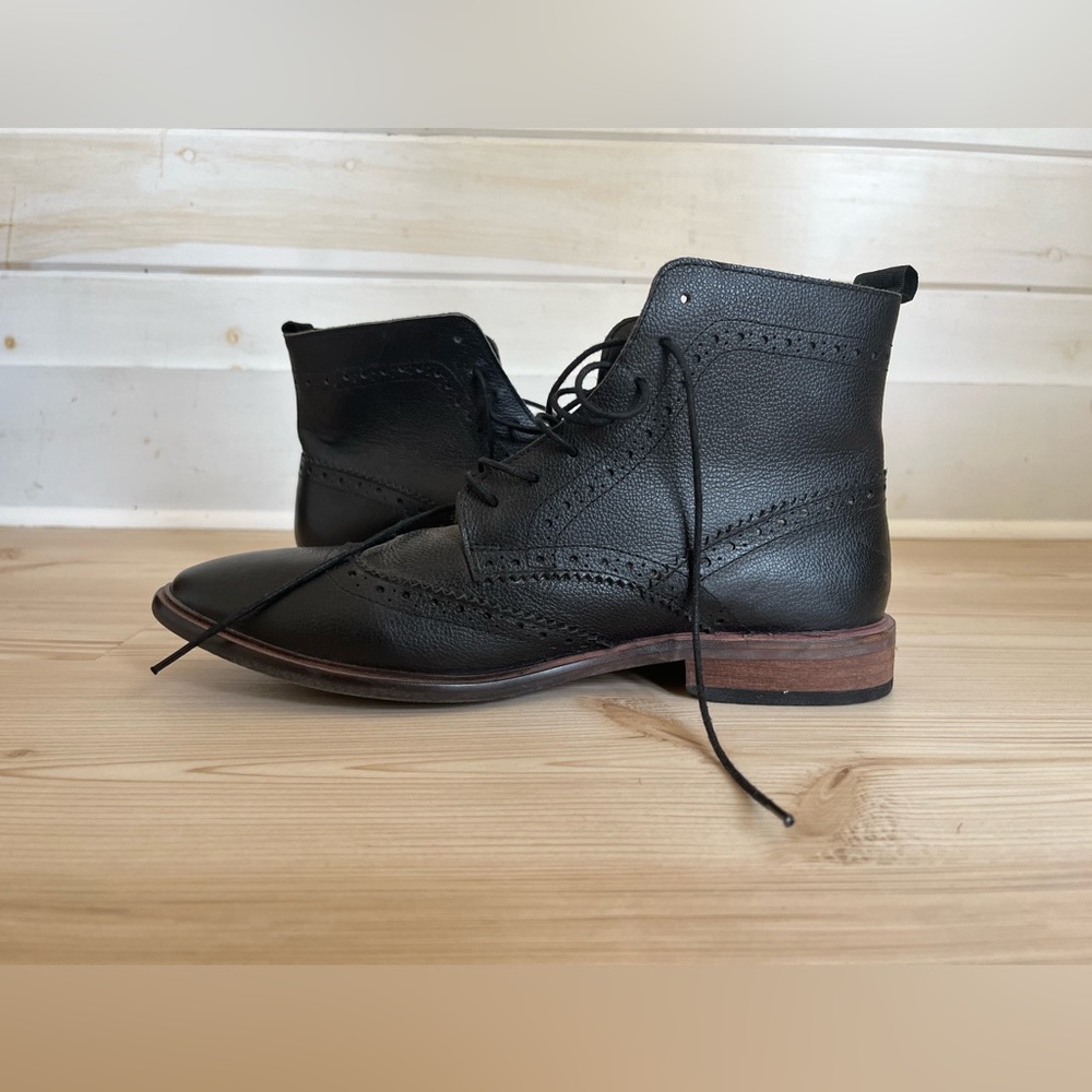 Men’s Black Wingtip Boots Size 8